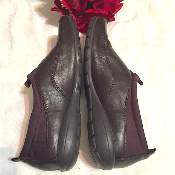 Easy Spirit Chocolate Brown Leather Slip-On (8.5) - Picture 5 of 7